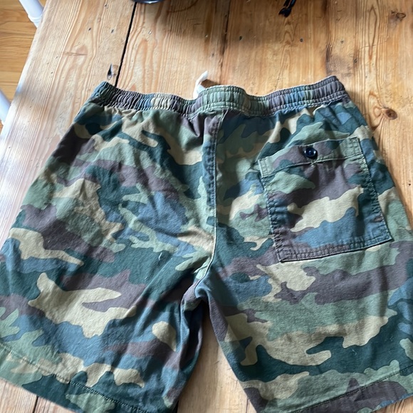 J. Crew mens camo print shorts. Size small - Picture 3 of 4